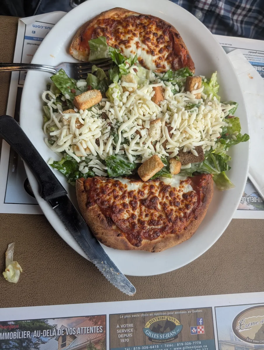 Pizza Avec Salade César, Restaurant Le Fumet