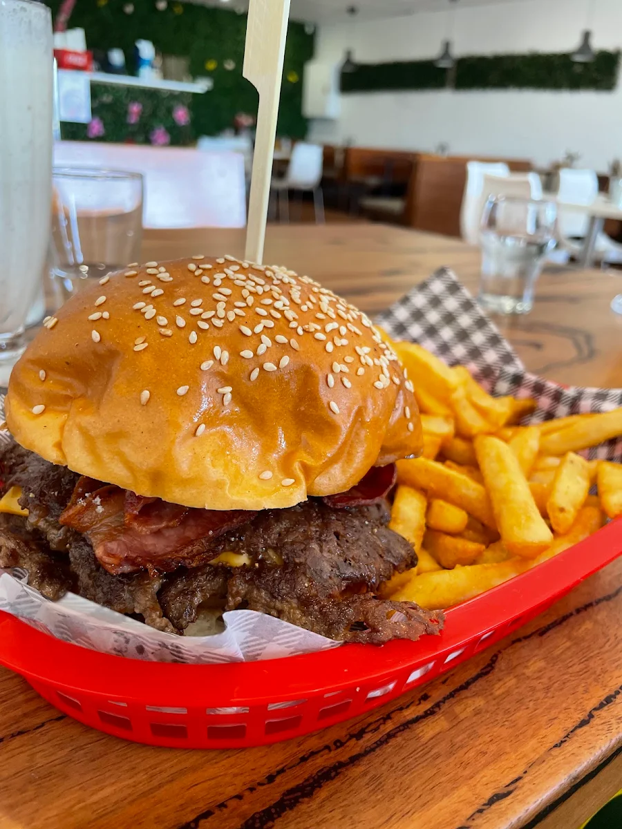 Chilli lover beef burger with chips