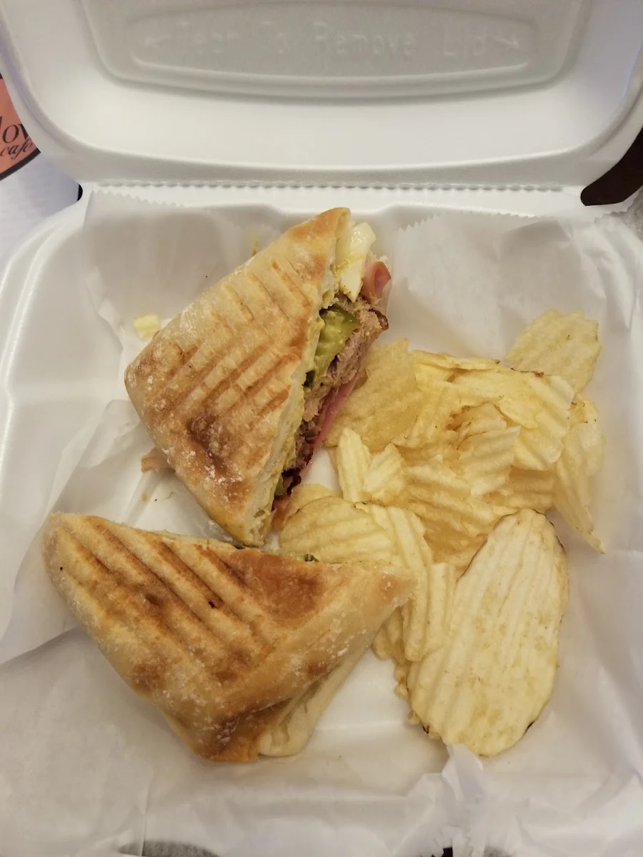 Pulled Pork Ruben N Chips
