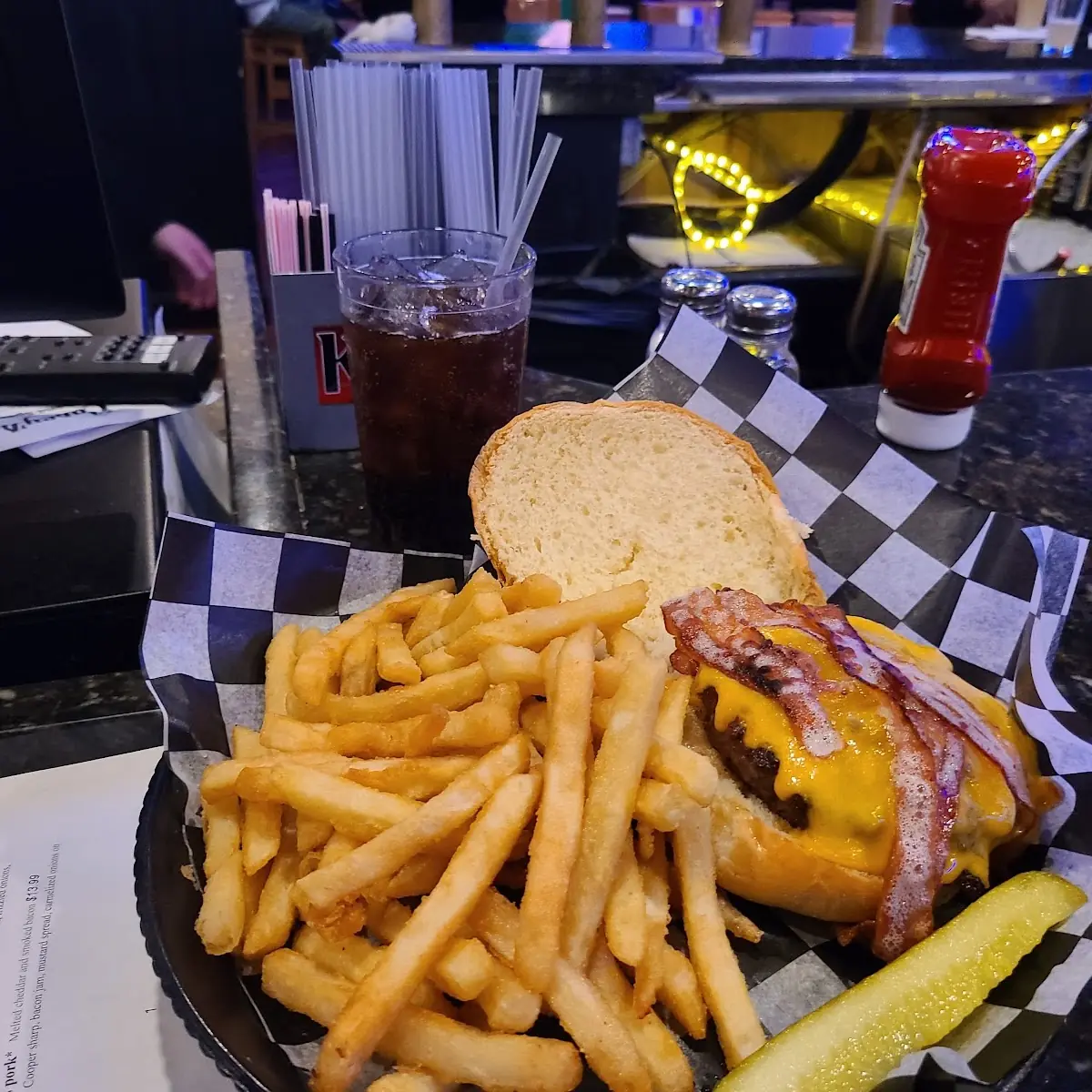 BBQ Bacon Cheeseburger w Fries