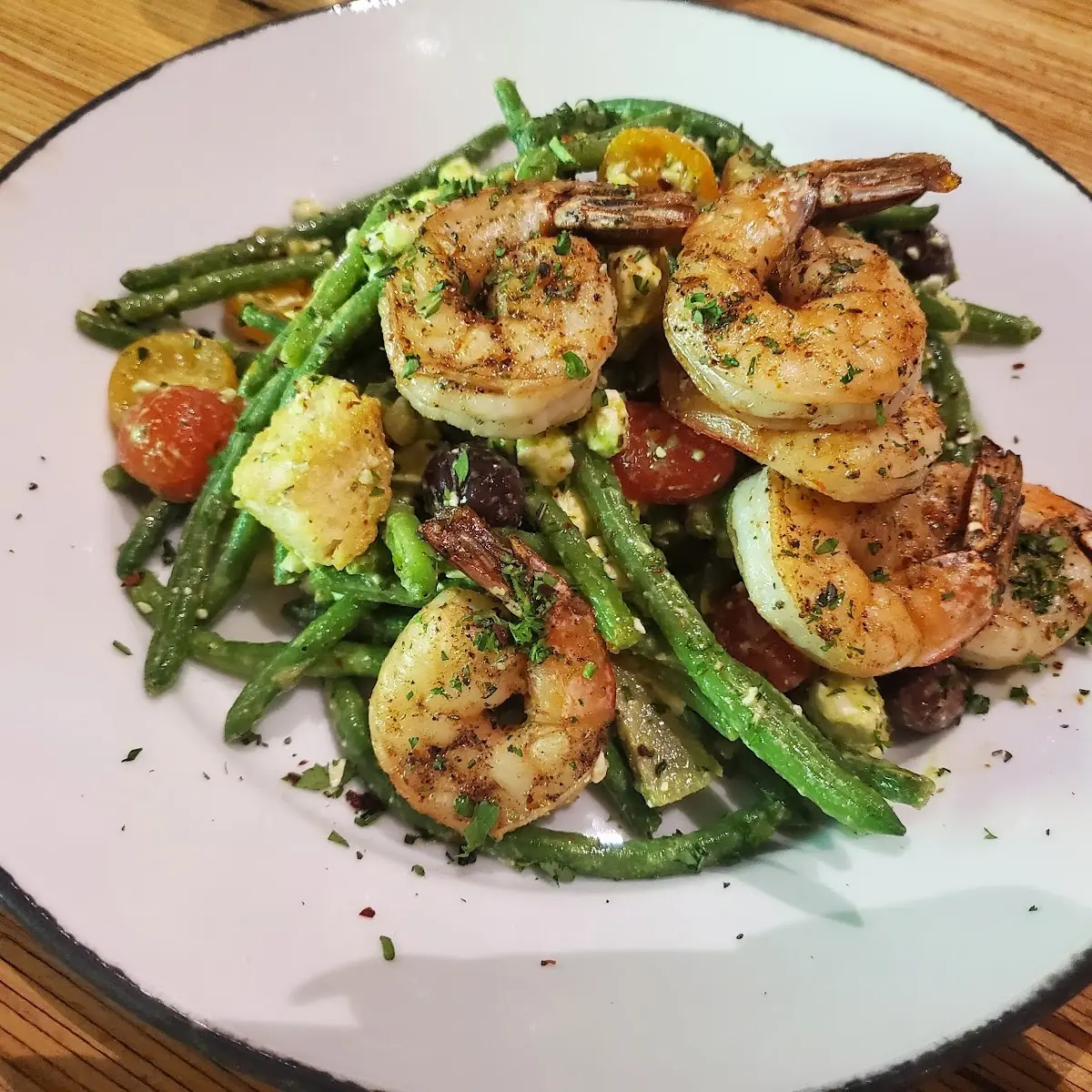 Mediterranean Salad with Grilled Shrimp
