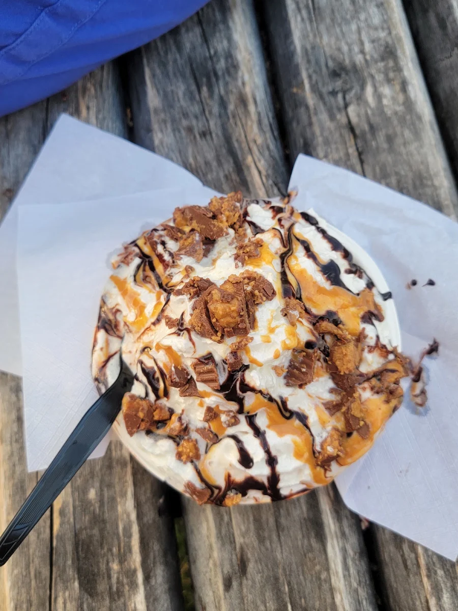 Reese's Peanut Butter Pie Sundae