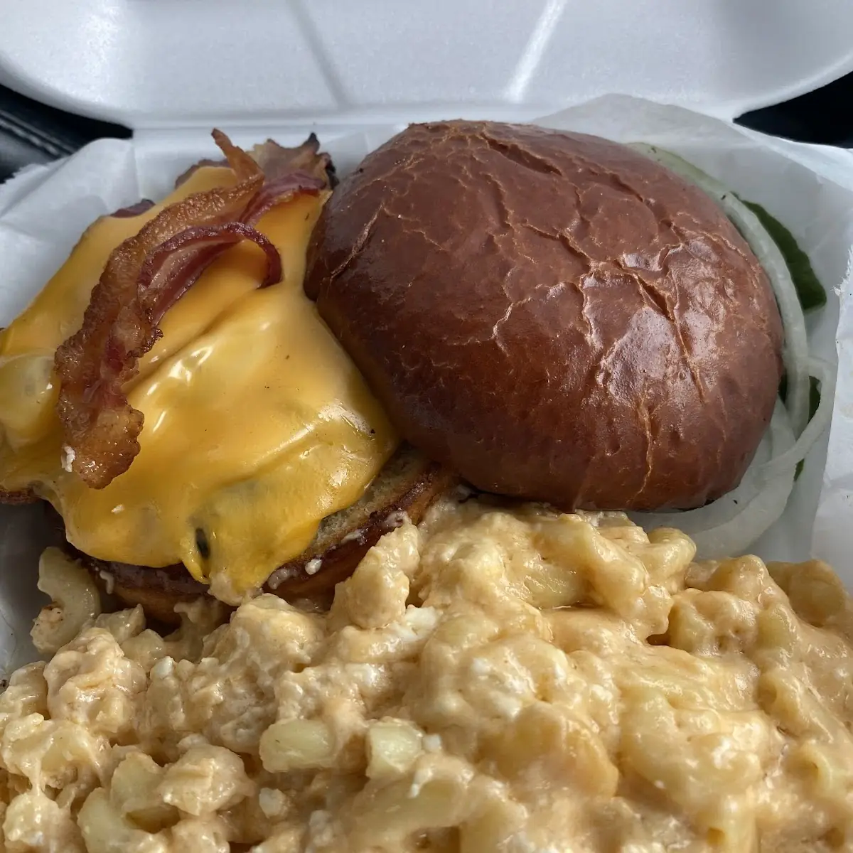 Bacon Mac and Cheese Burger