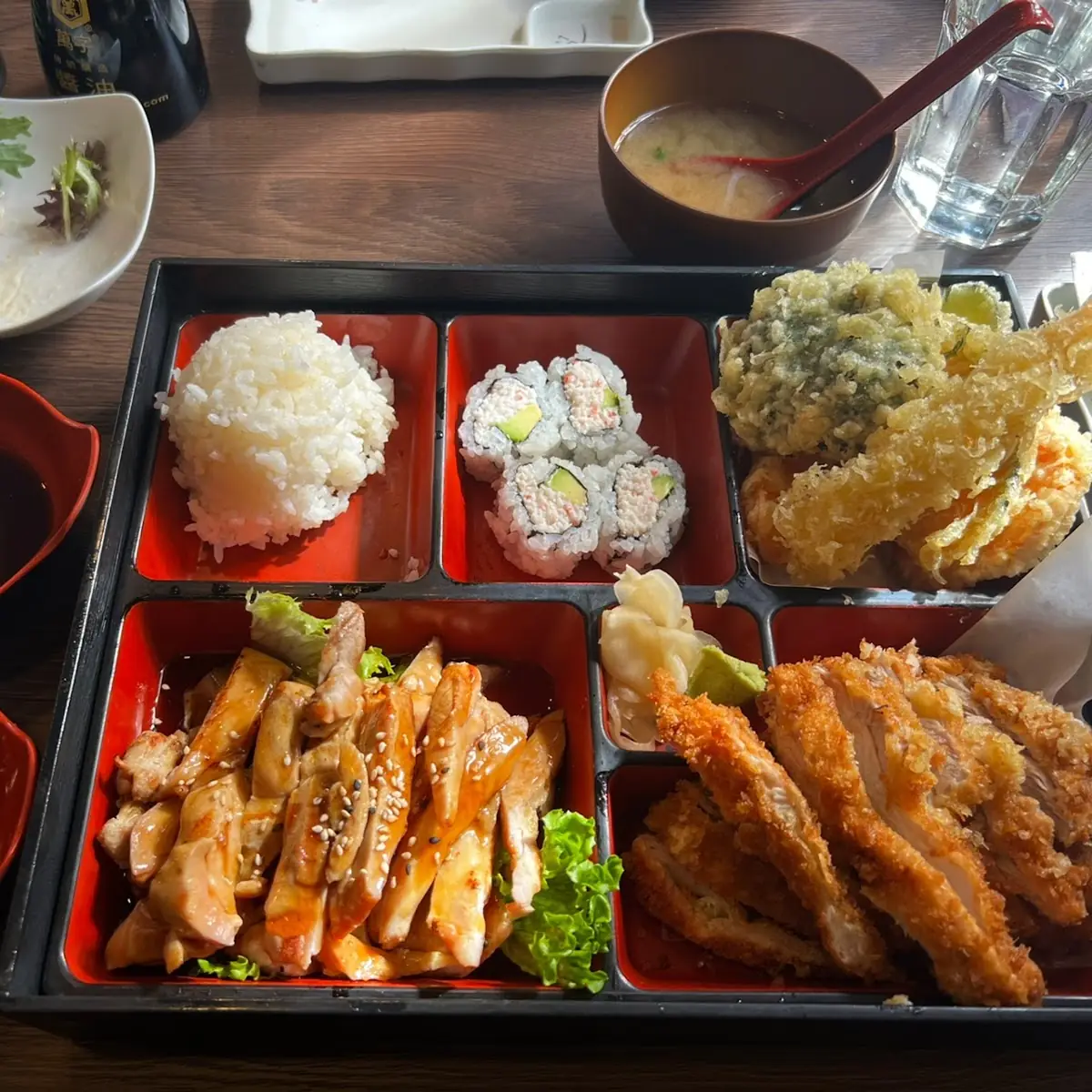 Chicken N Teriyaki Bento Box Beef