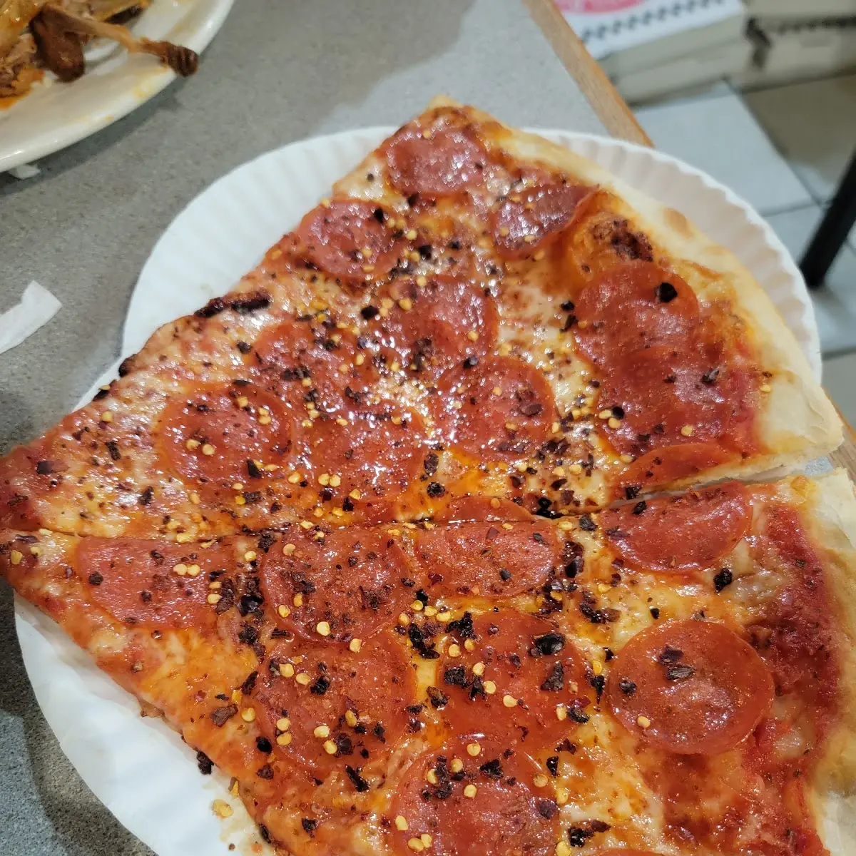Pepperoni Pizza w Crushed Red Pepper