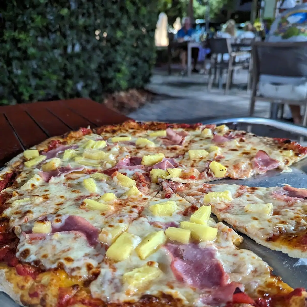 Pizza Hawaiian Pizza