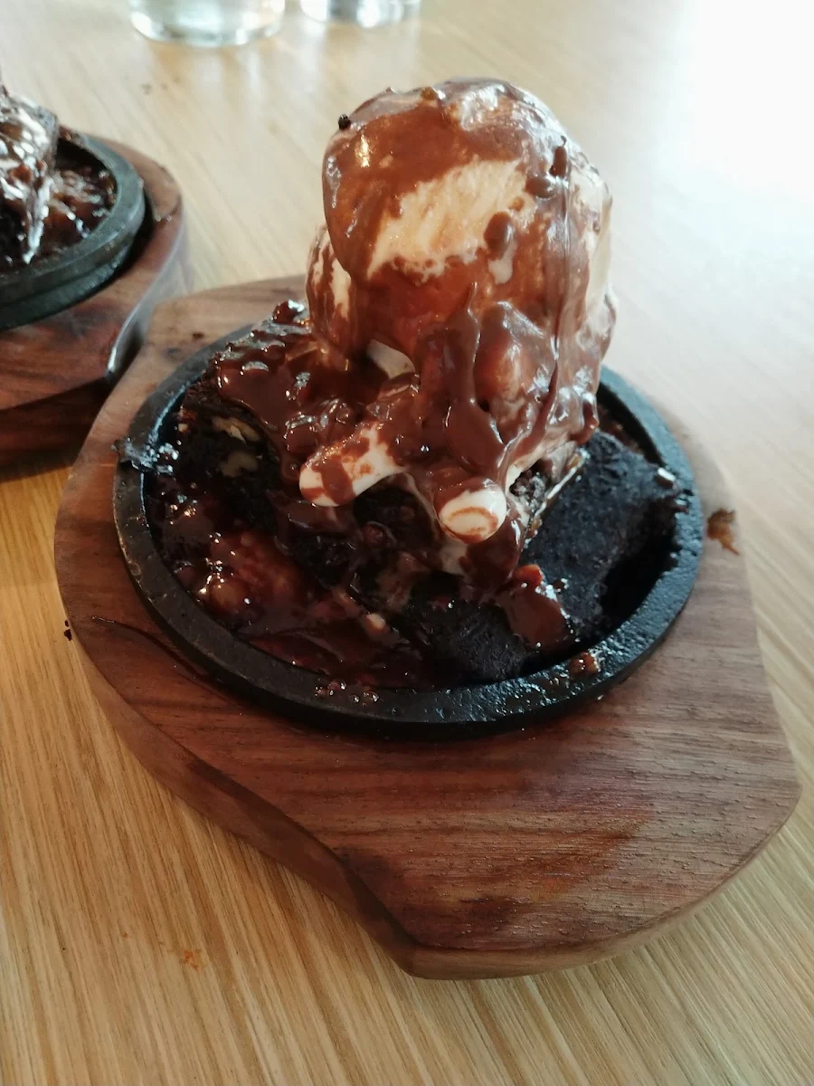 Sizzling Brownie, The Curry Cottage - Tap & Grill
