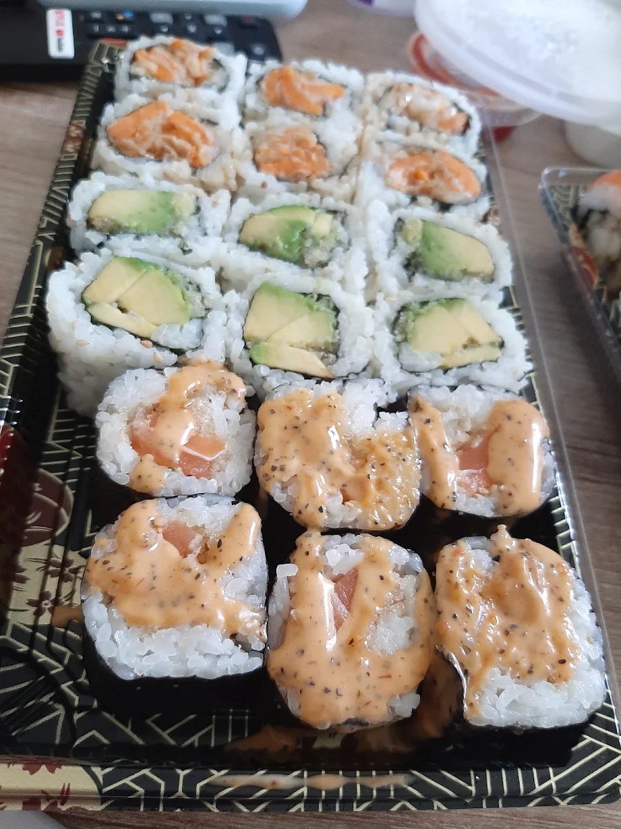 R11 Spicy Salmon Roll