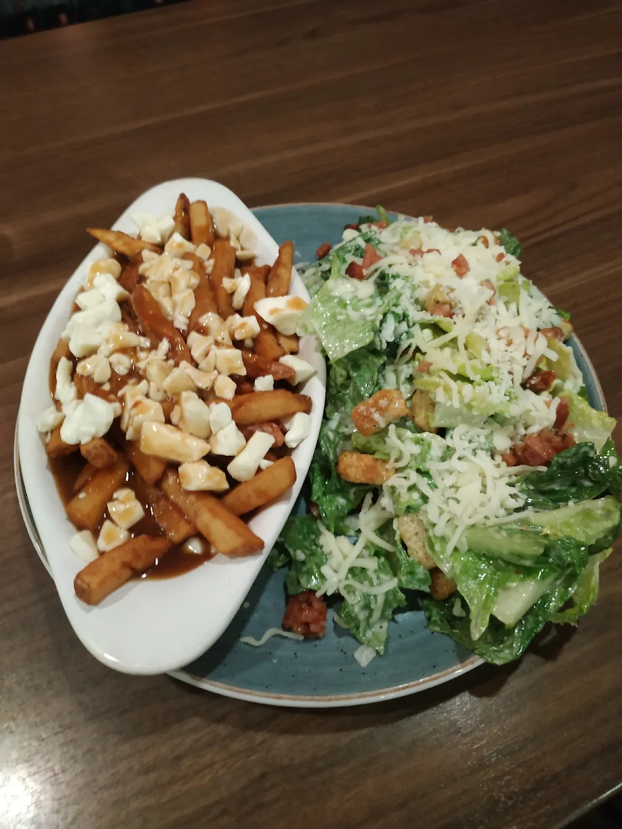 Duo Salade César Poutine, Aux 3 Copains