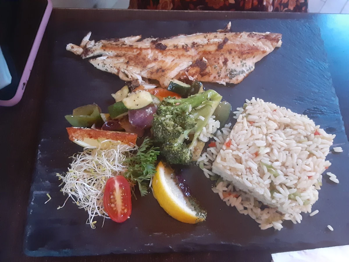 Fish and Vegetable Fried Rice, Aux 3 Copains
