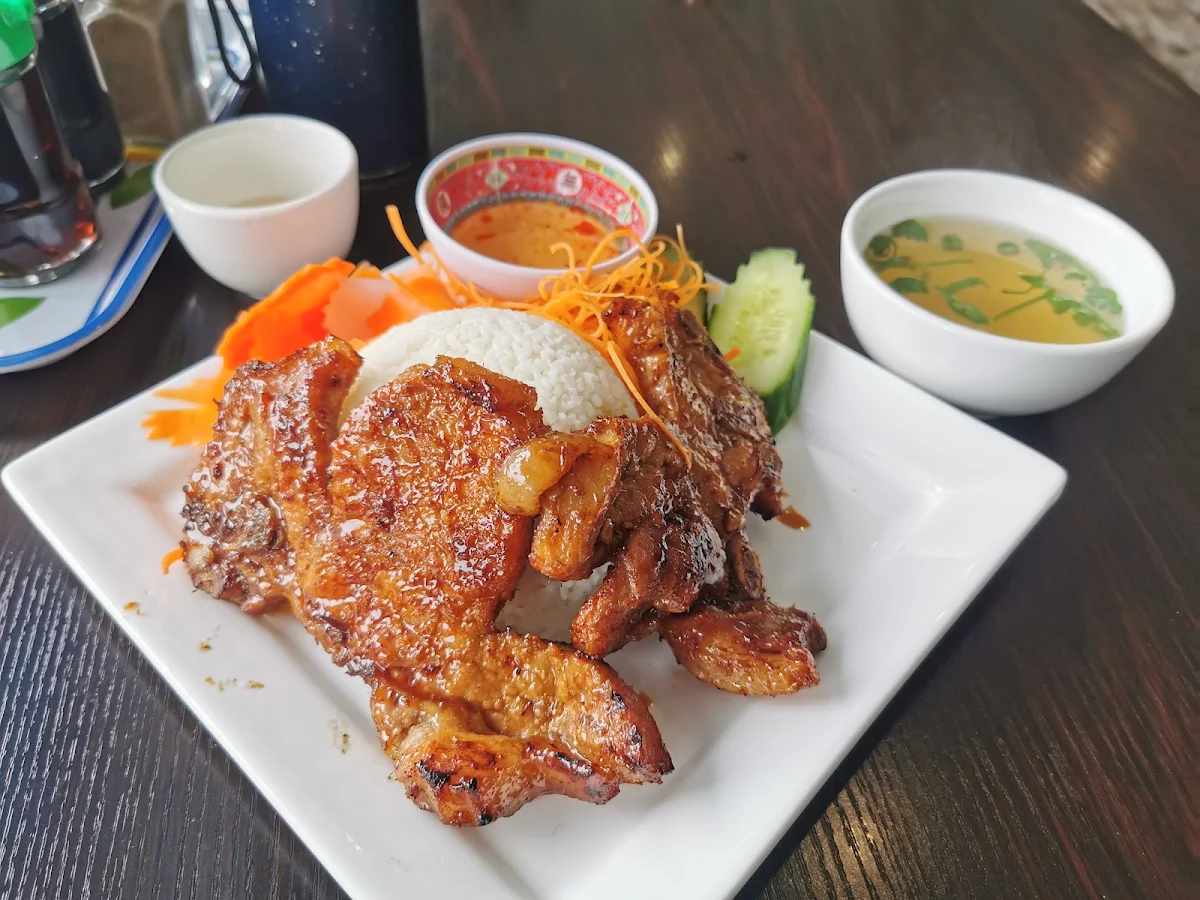 63 Grilled Pork Chop with Broken Rice, Hủ Tiếu Mì BẾN TRE