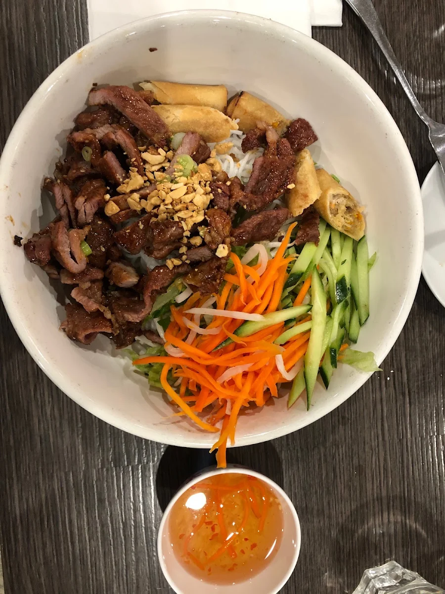 Noodle Salad with Spring Rolls, Hủ Tiếu Mì BẾN TRE