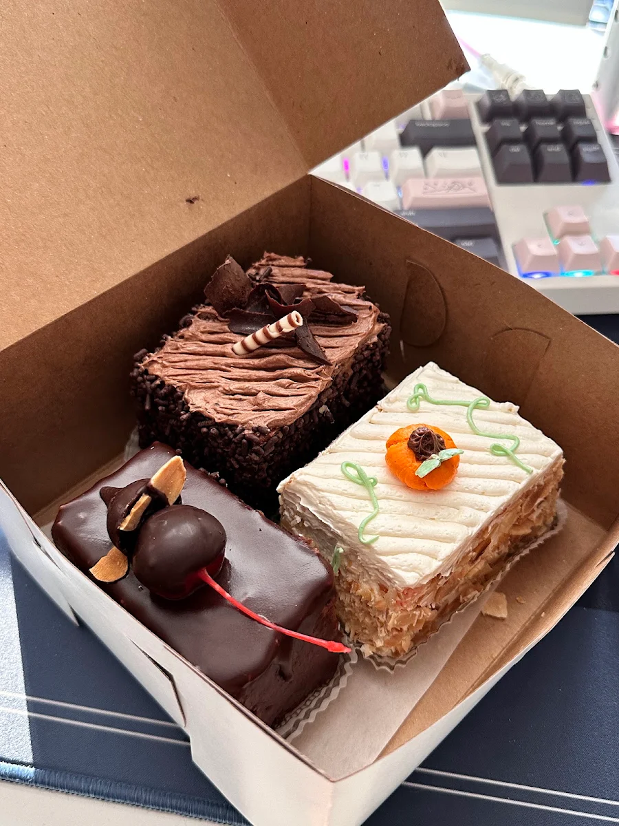 Petit Four
