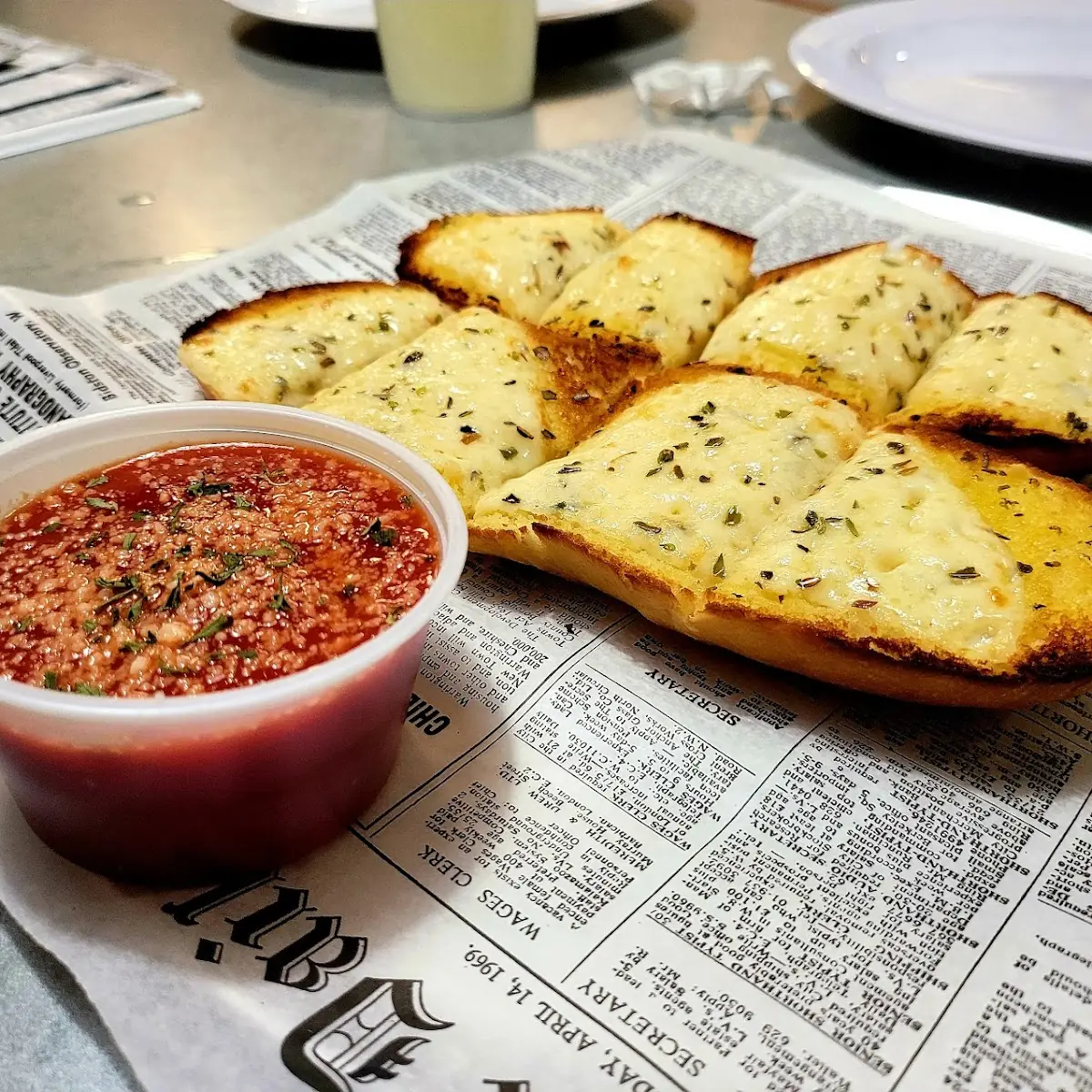 Lasagna w Garlic Bread
