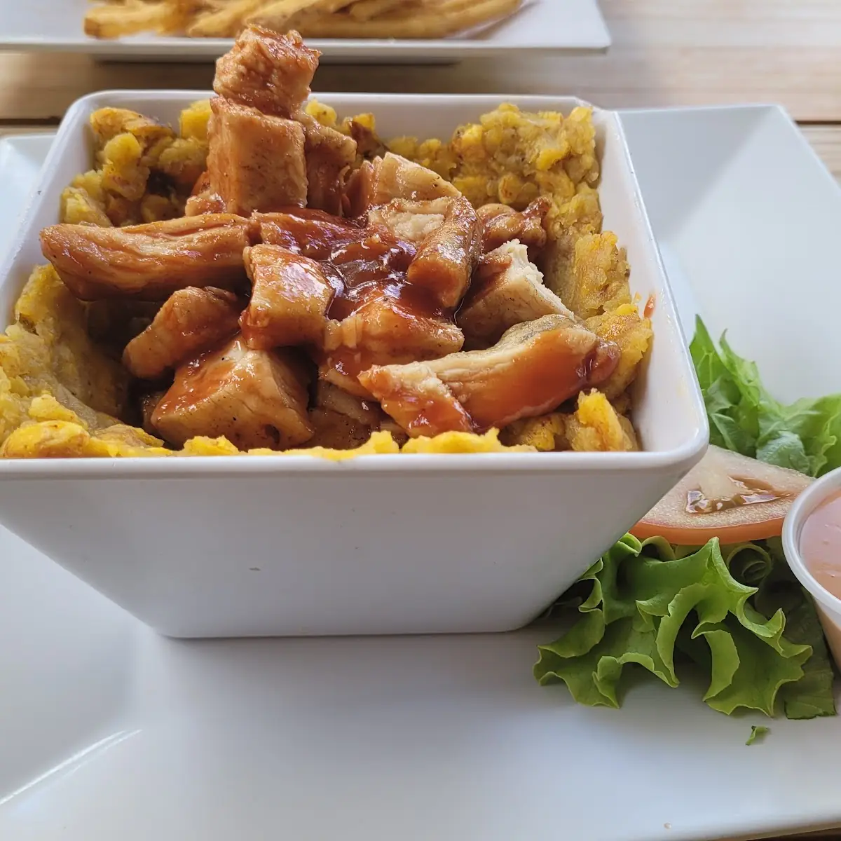Mofongo Relleno De Pollo En Salsa De Guayaba
