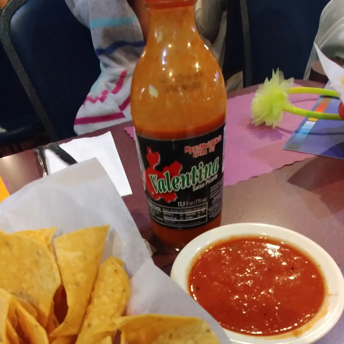 Totopos Y Salsa - Chips & Salsa
