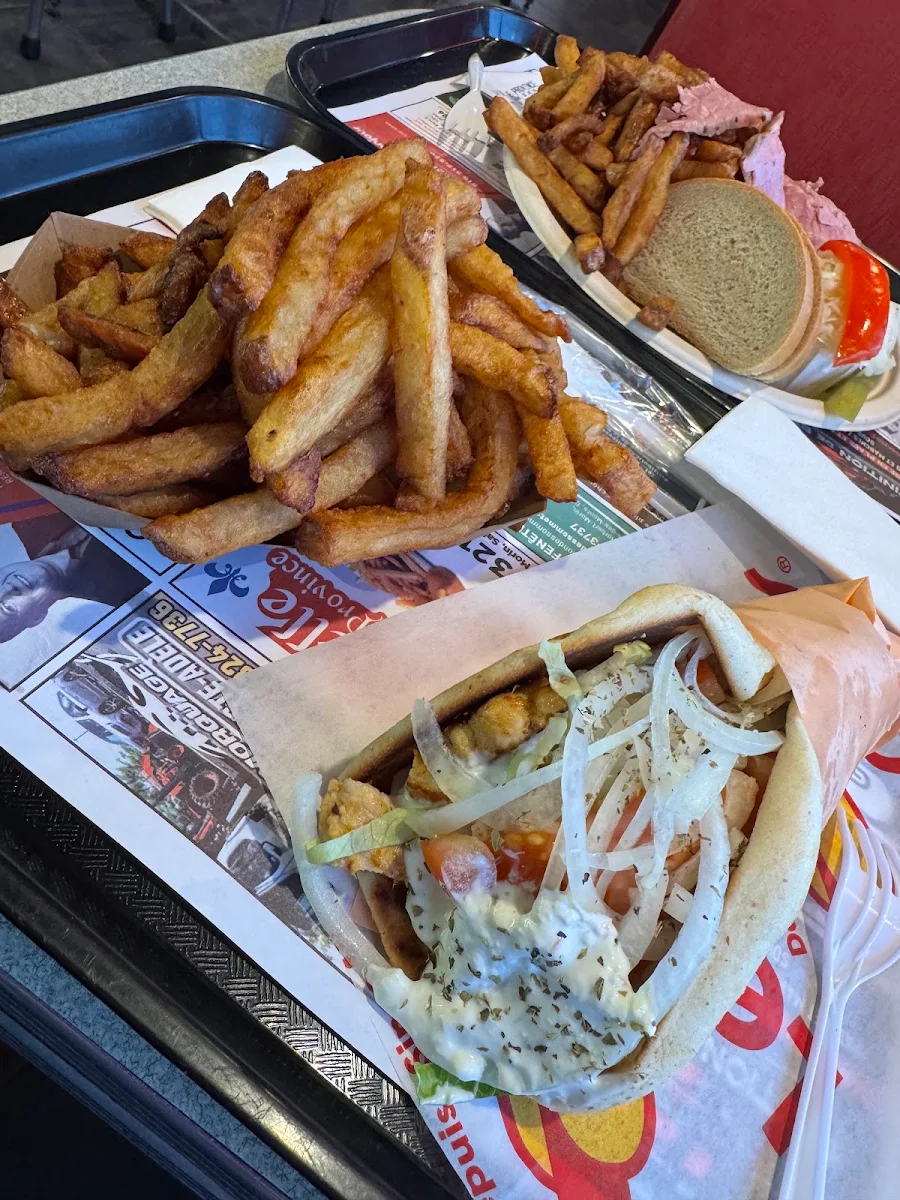Highlights, Restaurant La Belle Province