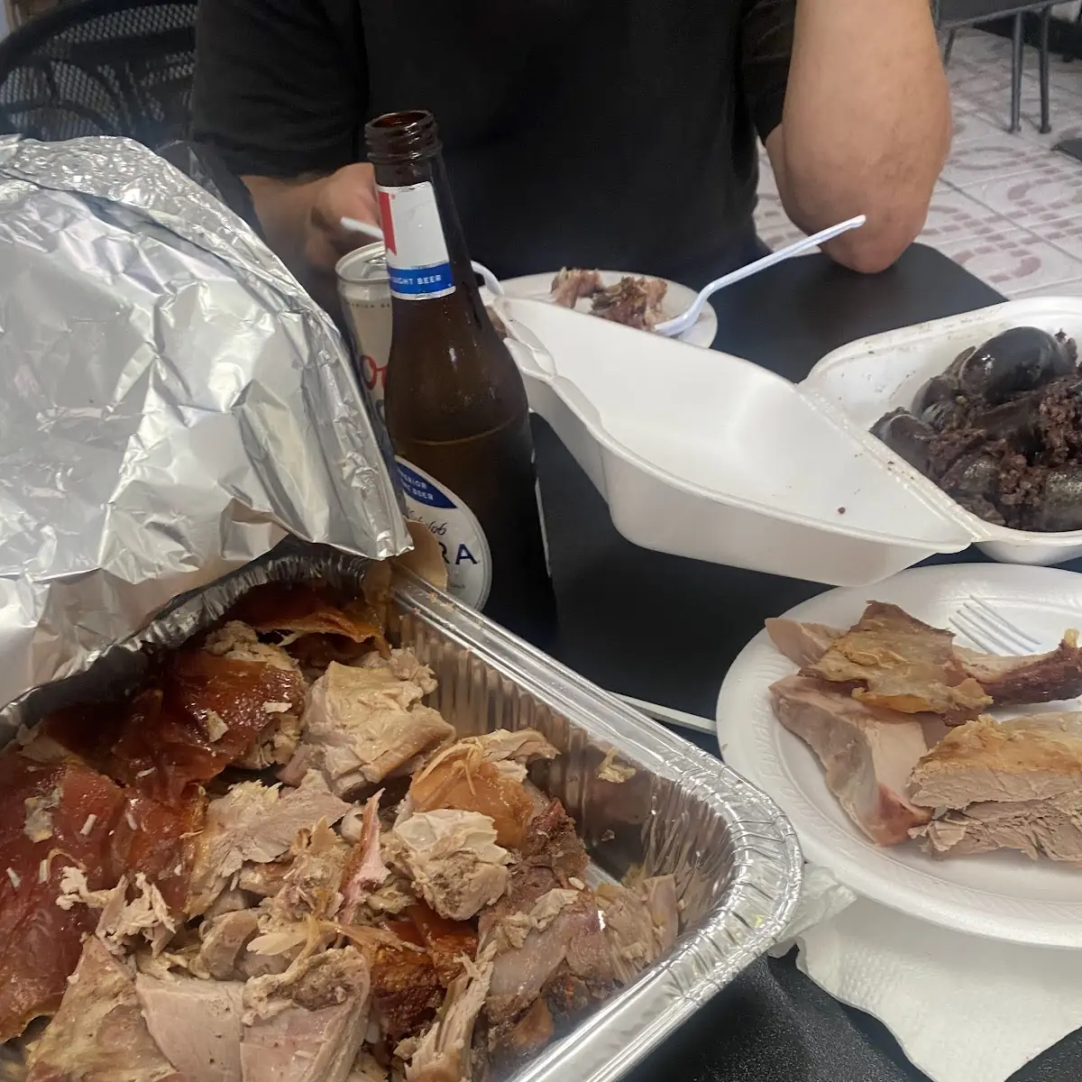 Lechon Asado a La Vara