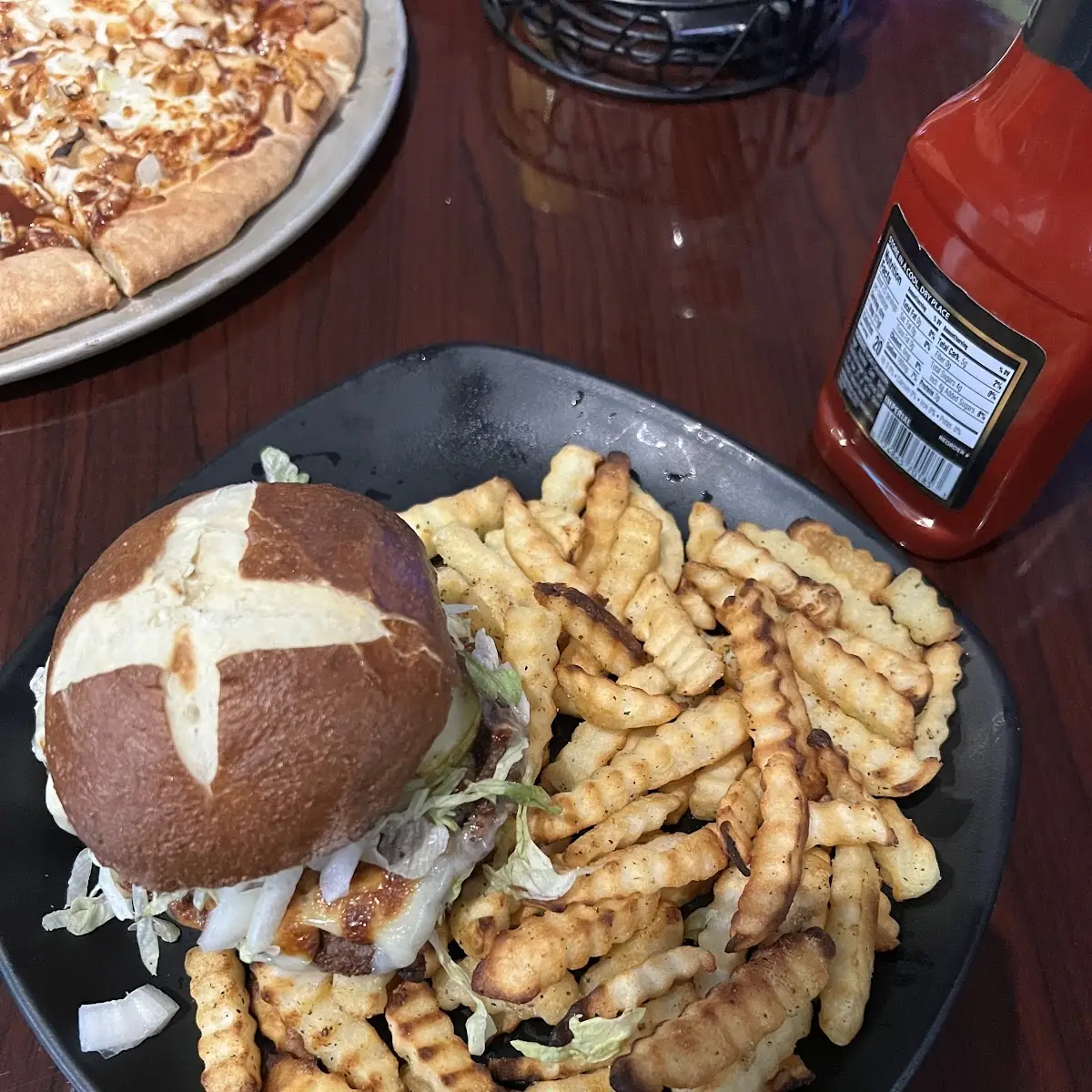 Cheeseburger on Pretzel Bun w Fries