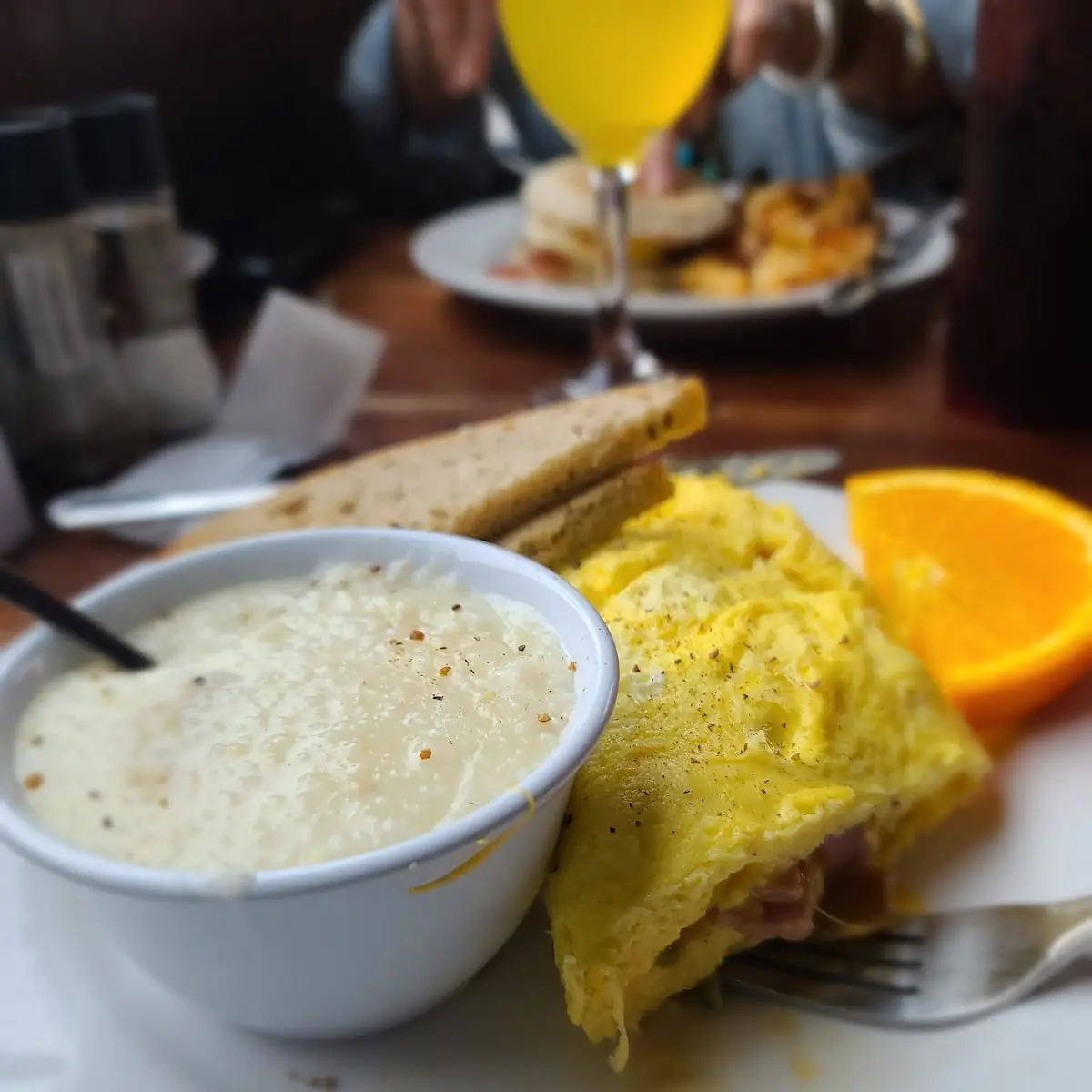 Western Omelette with Grits and Run Toast