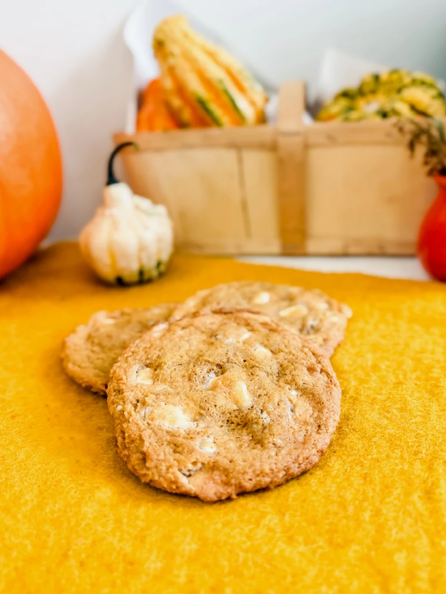 Biscuit À la Citrouille Et Chocolat Blanc Pumpkin & White Chocolate Cookie