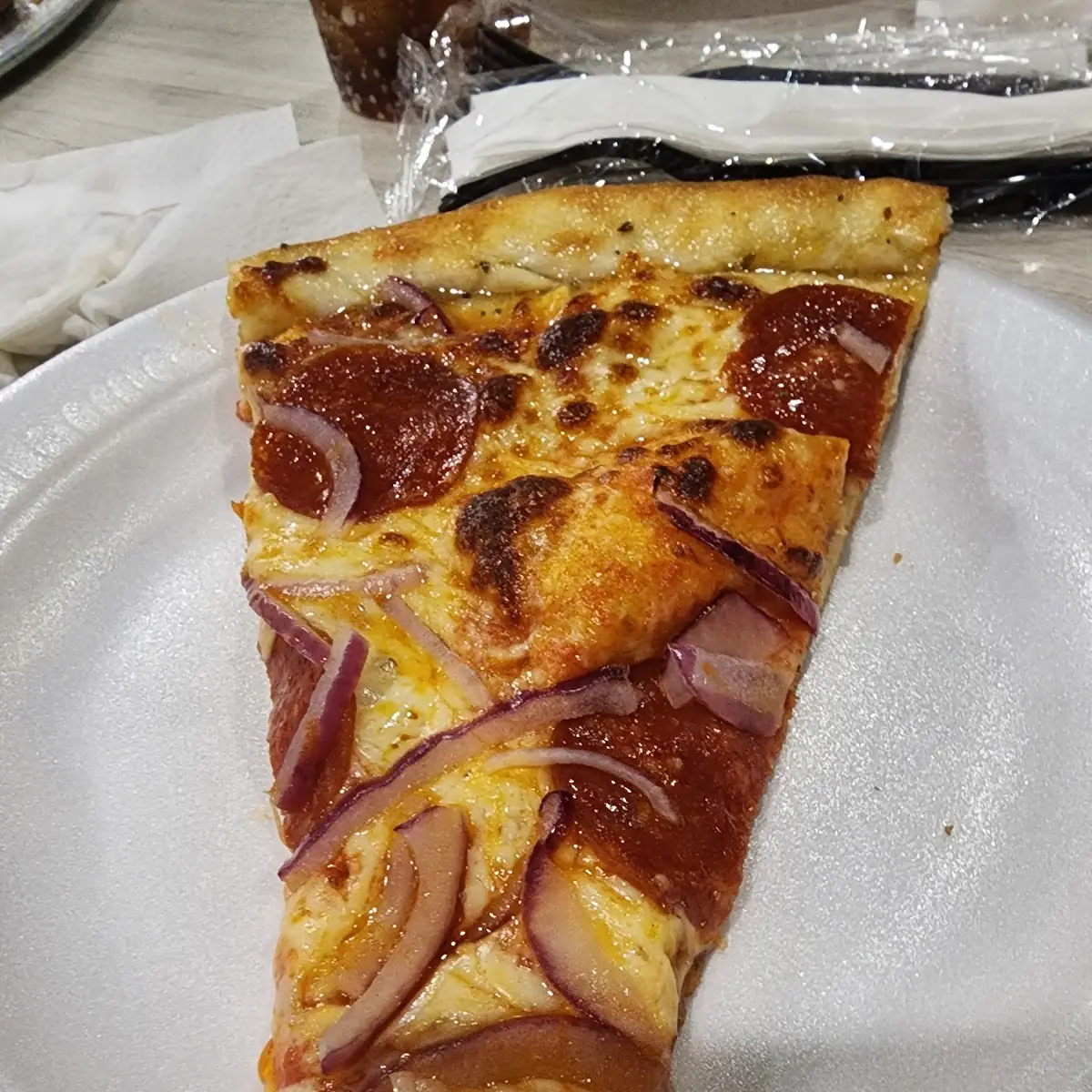 Pedazo Pizza Pepperoni Y Cebolla