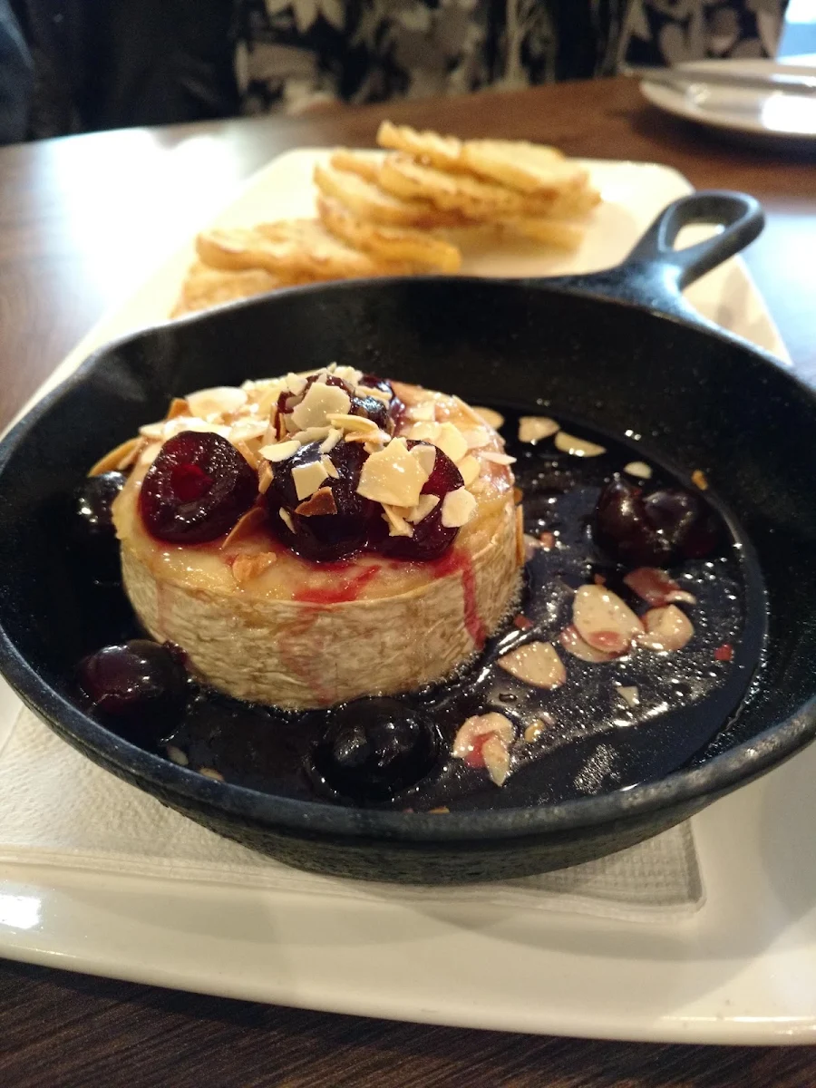 Baked Brie, Garlic's of London