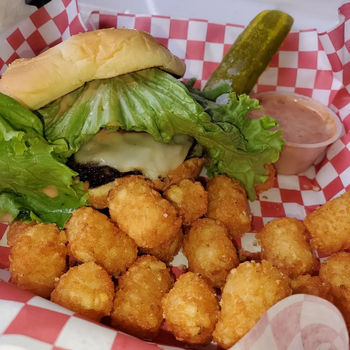 Cheese Burger w Tots