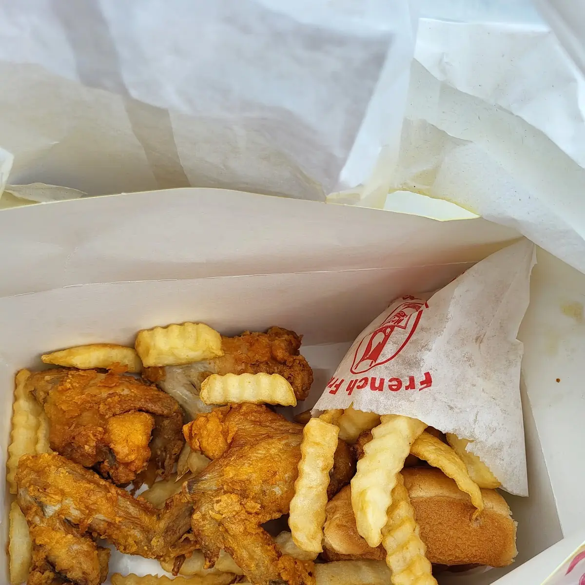 Chicken Wings with Fries