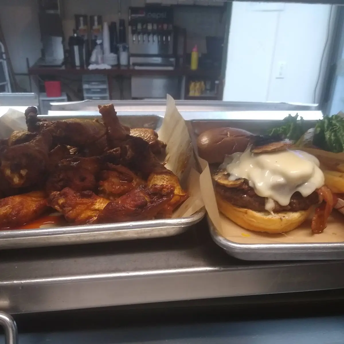 Chicken Wings Combo Y Mushroom Burger