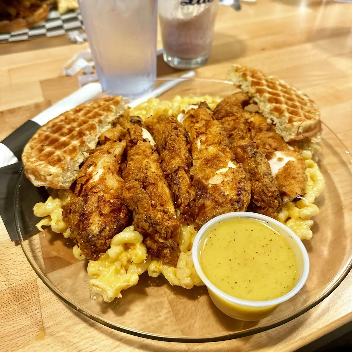 Cashier's Chicken & Biscuits