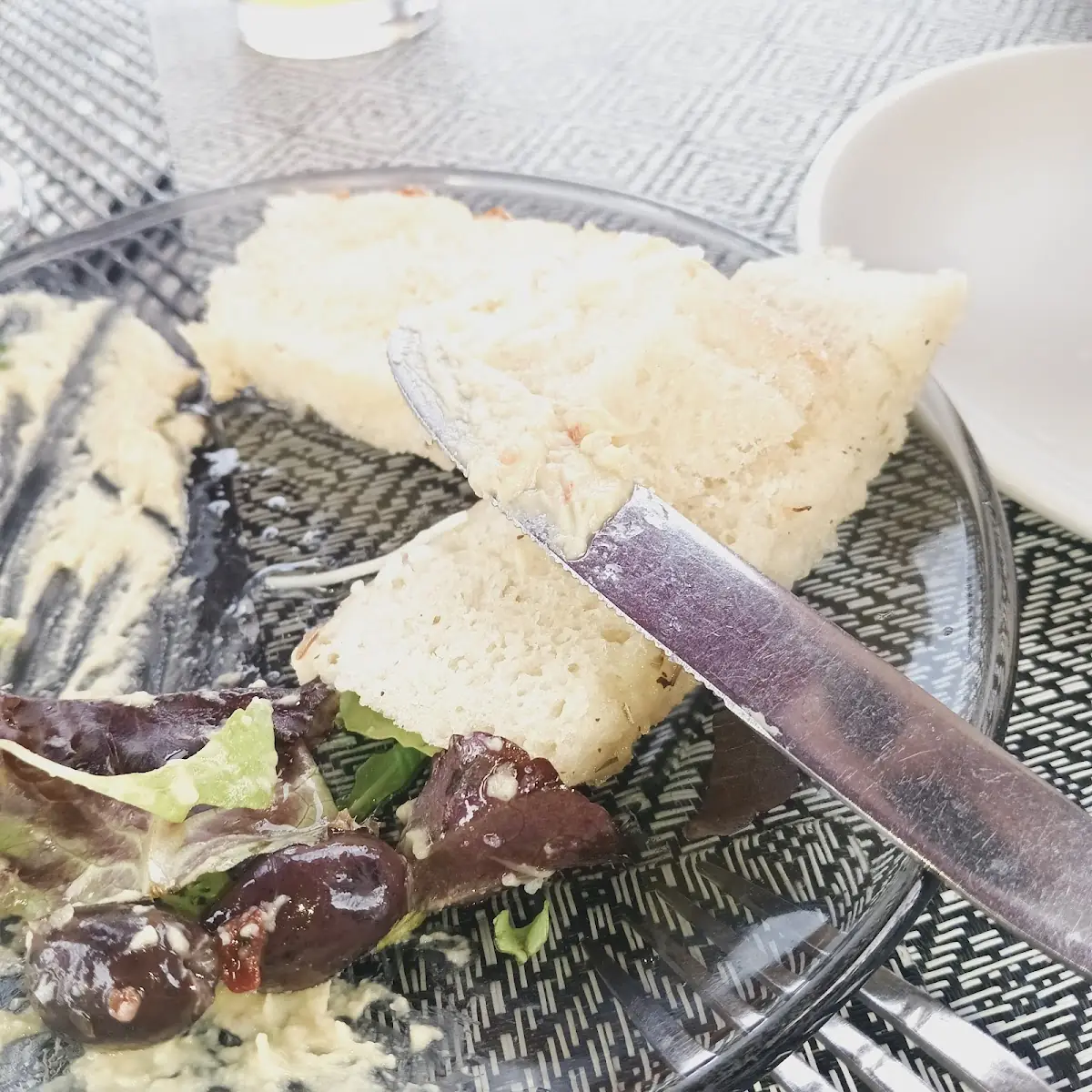Bread and Hummus