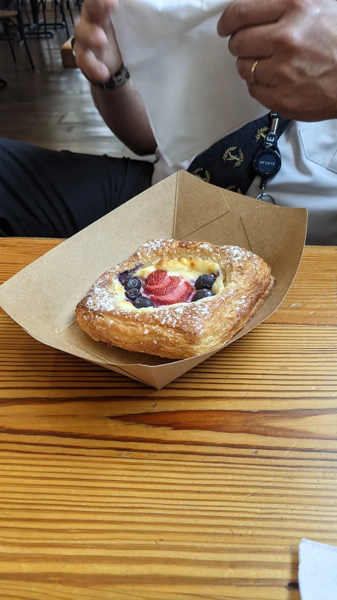 Croissant - Fruit Tart
