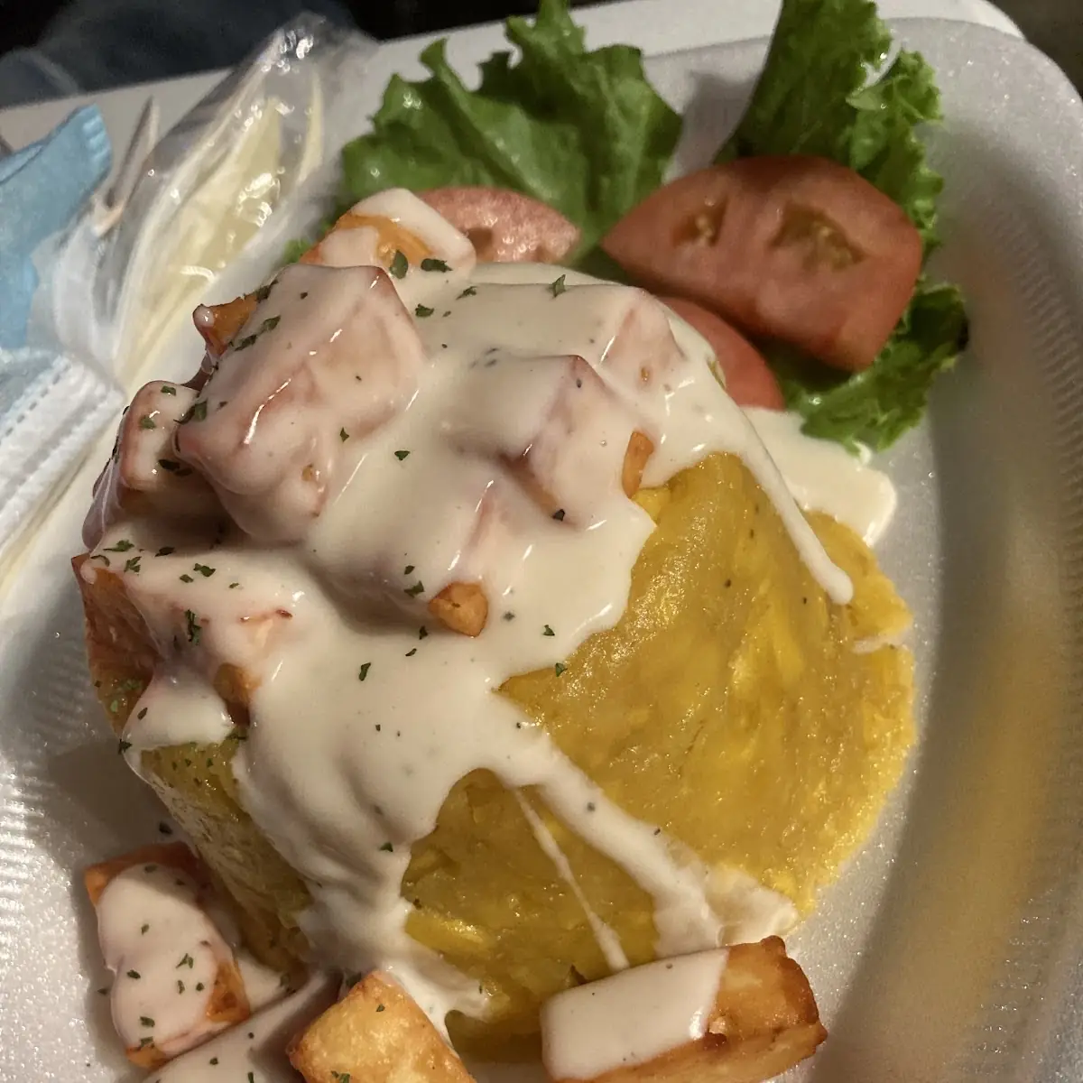 Mofongo Relleno De Queso En Salsa De Queso