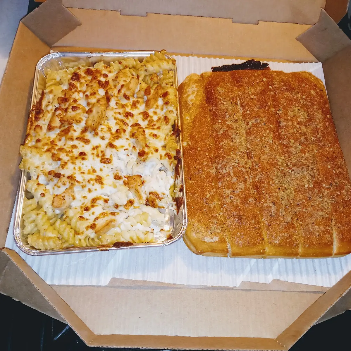 Pasta with Alfredo Sauce and Bread Sticks