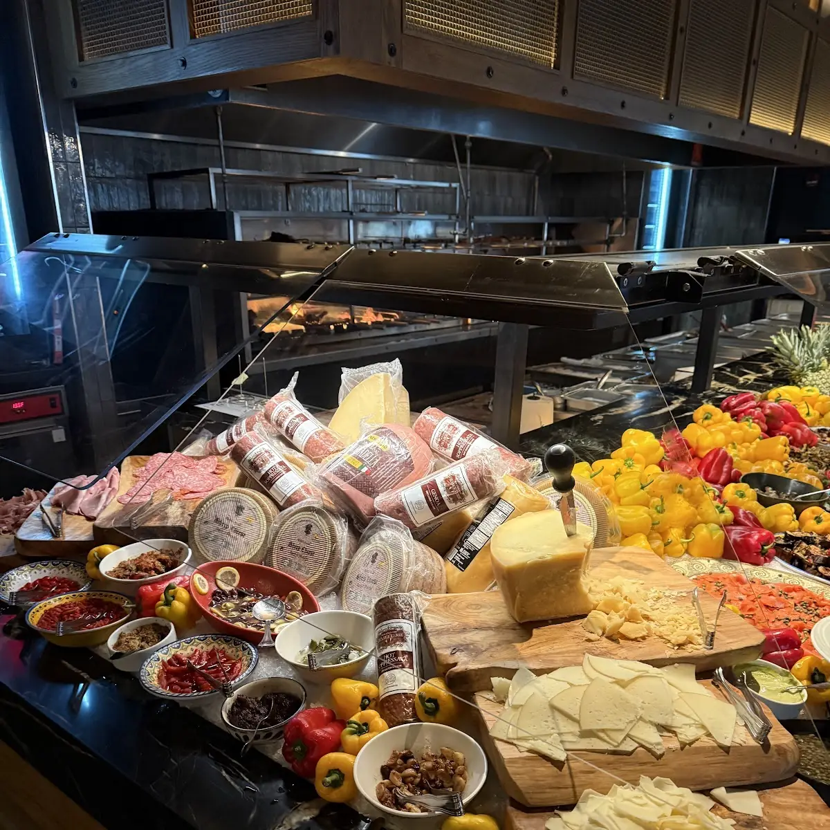 Fresh Market Table Salad Bar