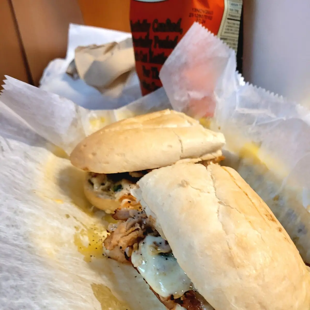 Philly Cheese Steak Sandwich De Pollo