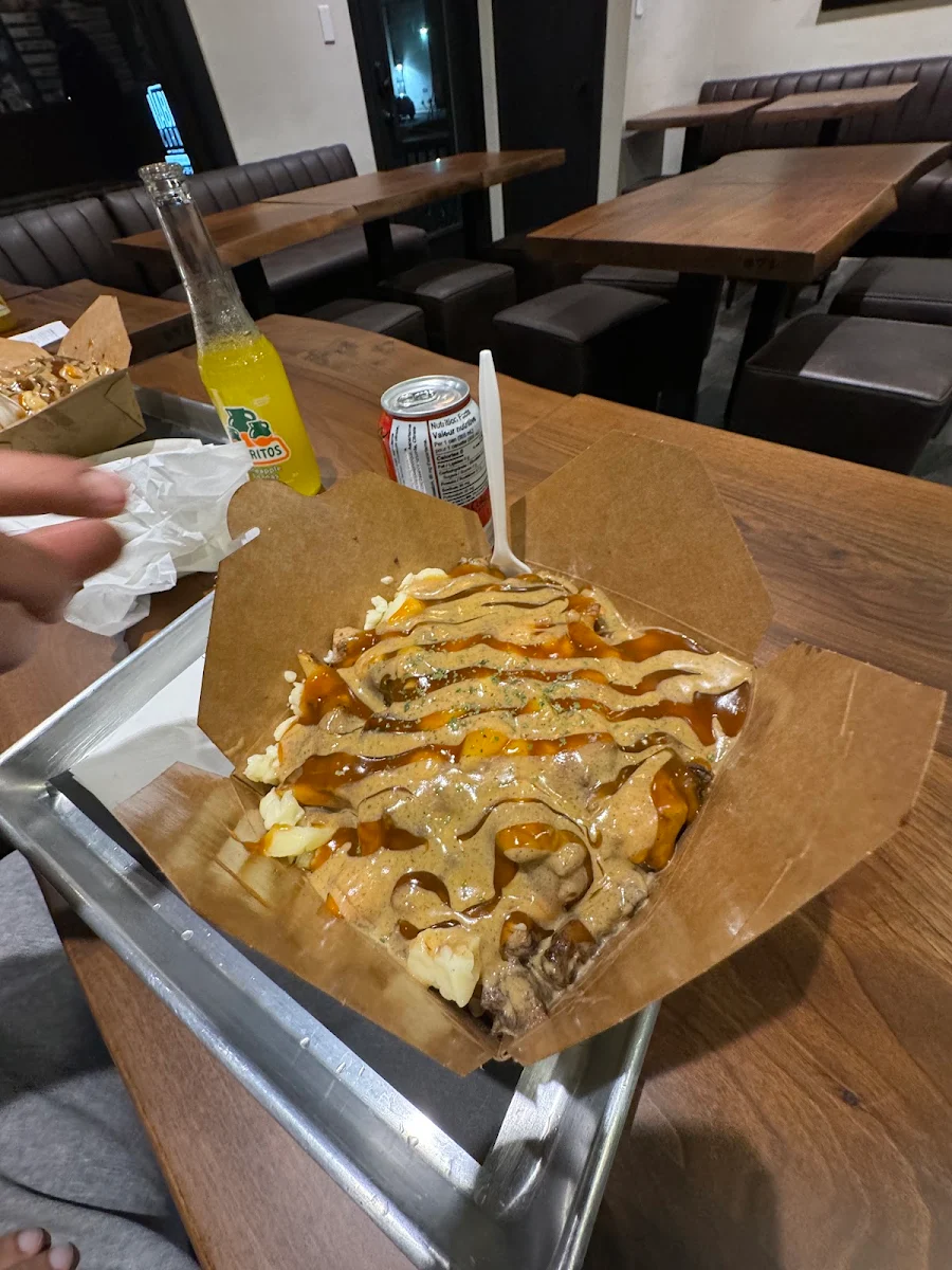 Jerk Chicken Poutine, Habibz Corner