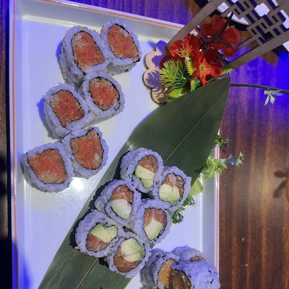 1. Spring Roll (2Pc) 1. 春卷 (2Pc)