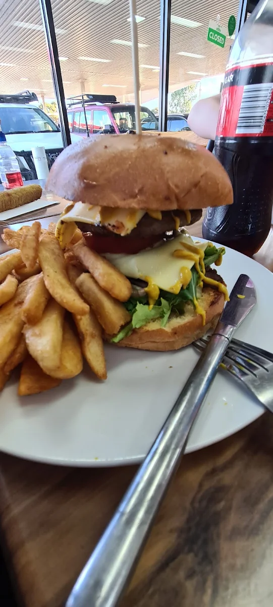 Double Cheese Burger and Fries, Ararat Roadhouse
