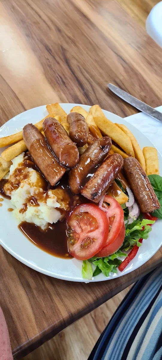 Sausages and Mashed Potatoes with Gravy, Ararat Roadhouse