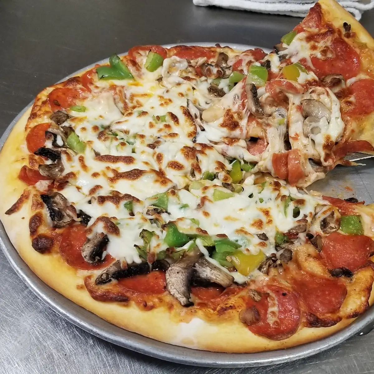 Deluxe Pizza