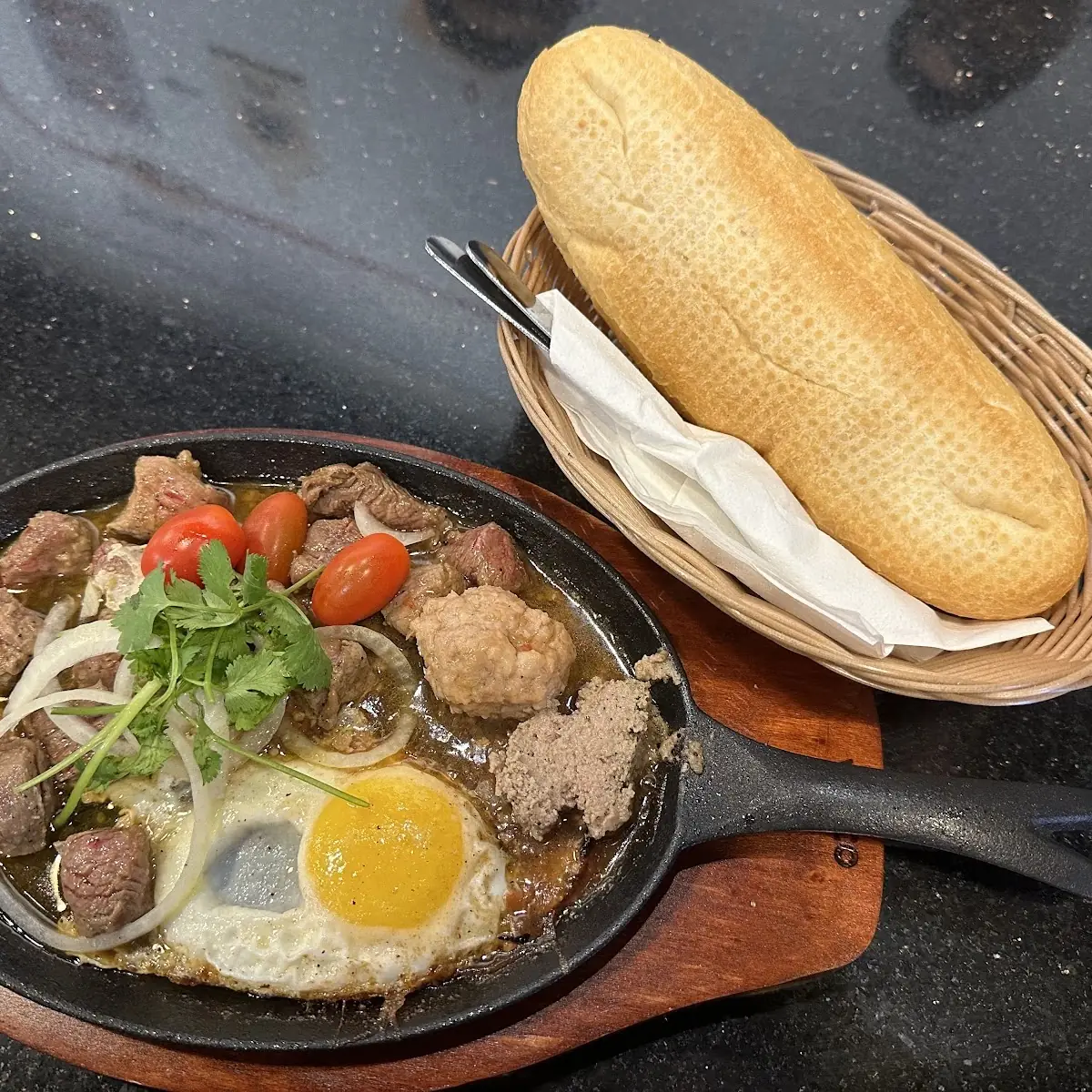 PASTA STEAK & EGG (Nui Né)
