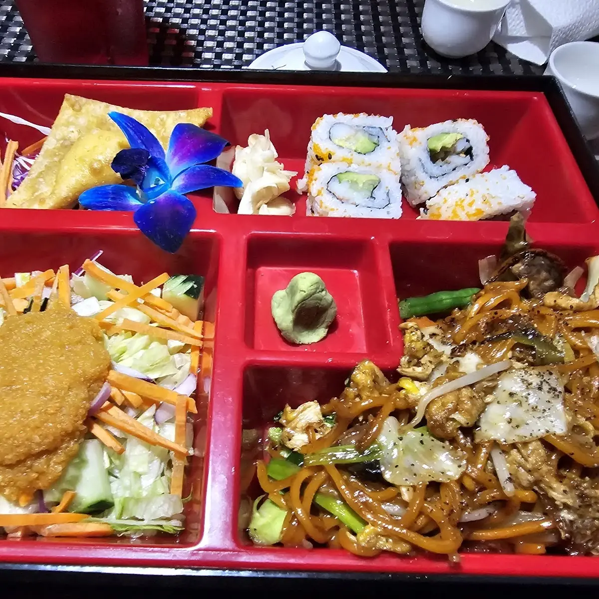 Lo Mein Chicken Box Lunch