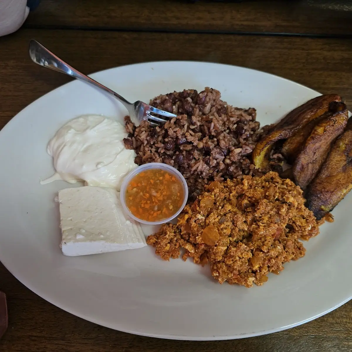 Gallo Pinto Con Chorizo Con Huevo