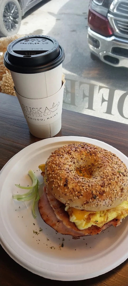 Everything Bagel Breakfast Sandwiches