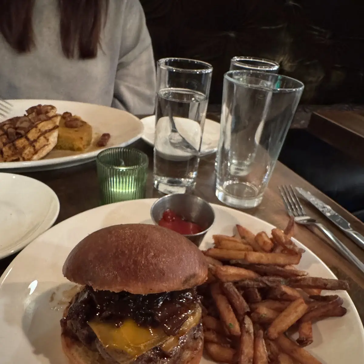 Cheeseburger with Fries