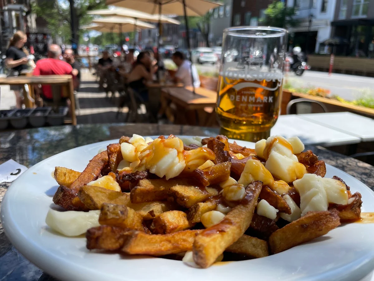 Poutine Régulière, Clébard