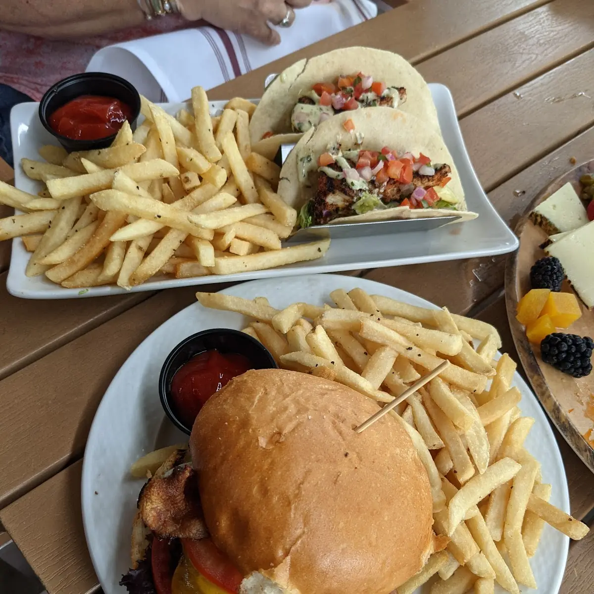 Pour Burger & Fish Tacos