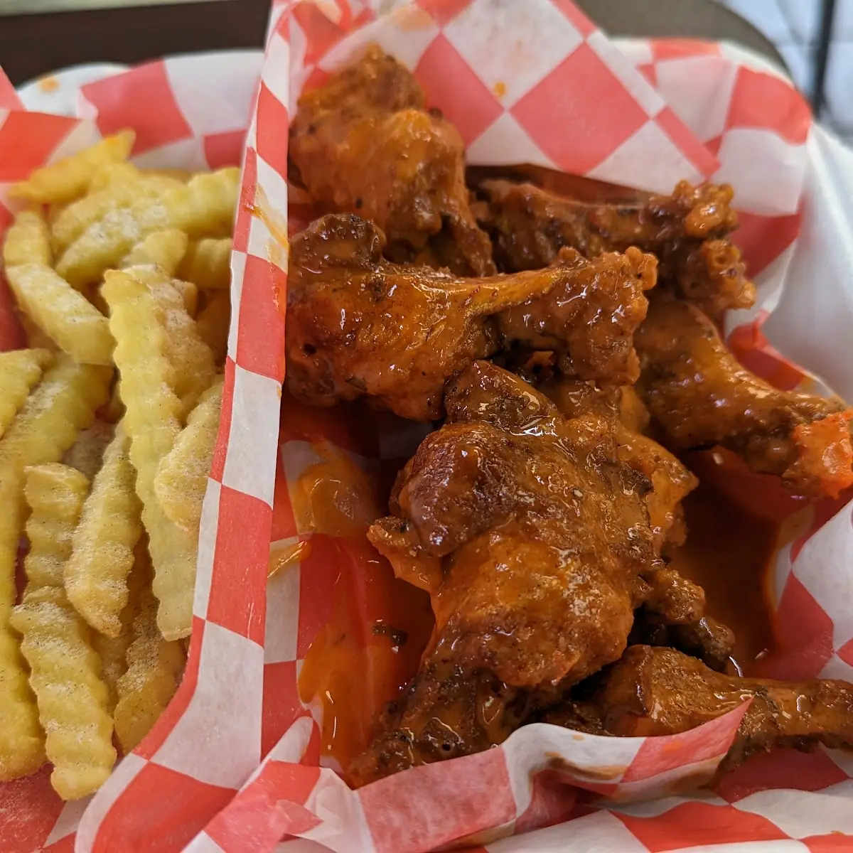Hot Chicken Wings with Fries